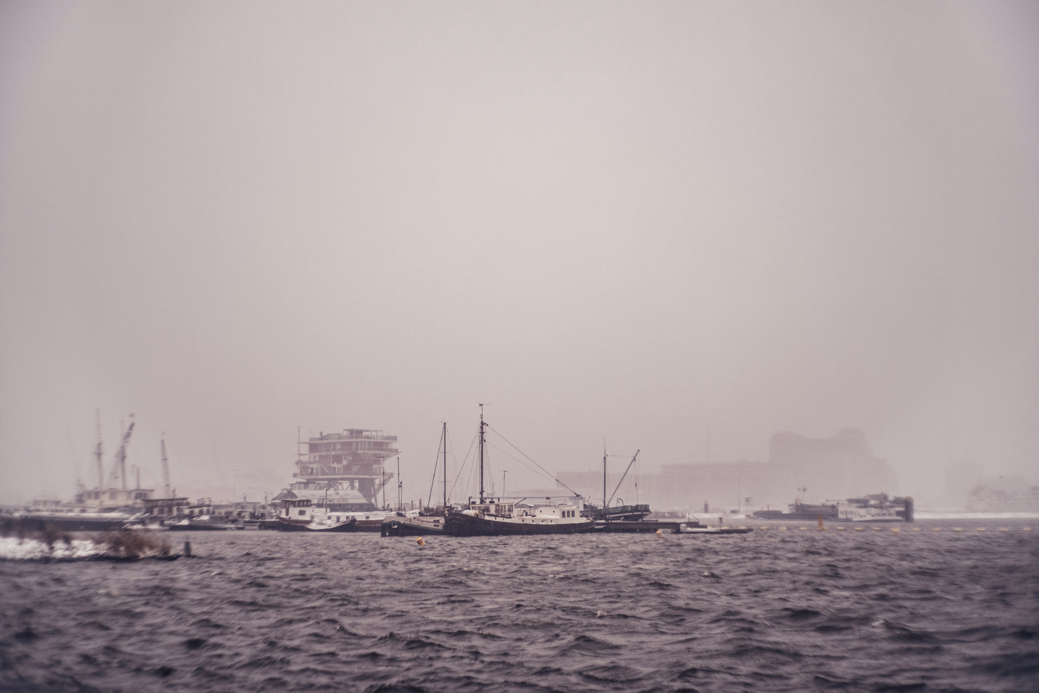 Winter in Amsterdam (photo © 2021 Monokai)